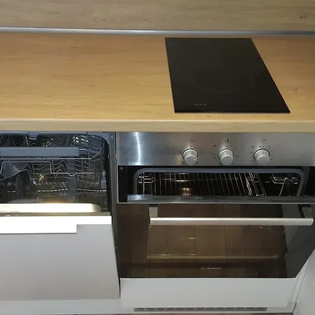 Apartment Mladost White Airport